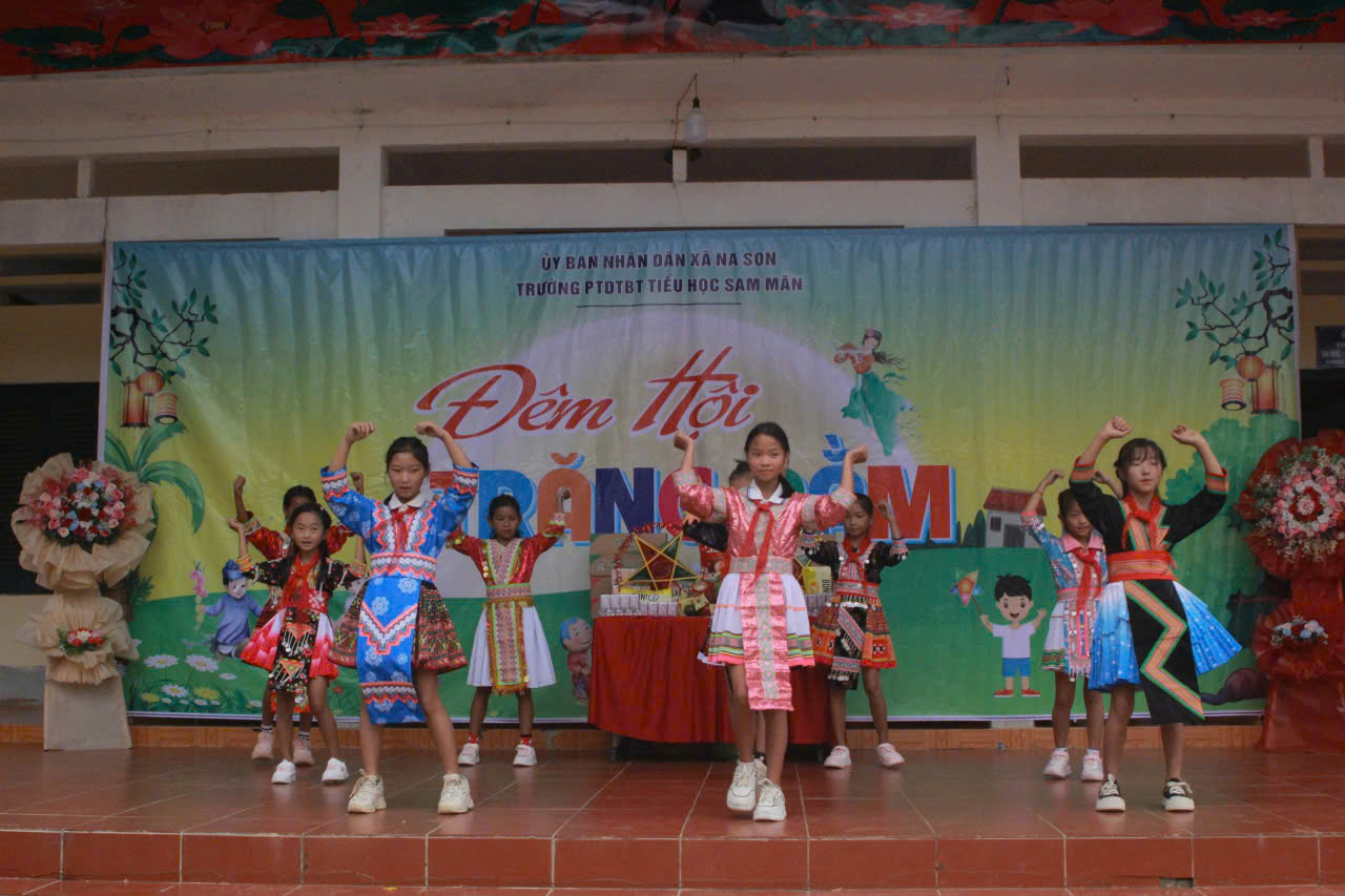 Ảnh đêm hội trăng rằm 2025