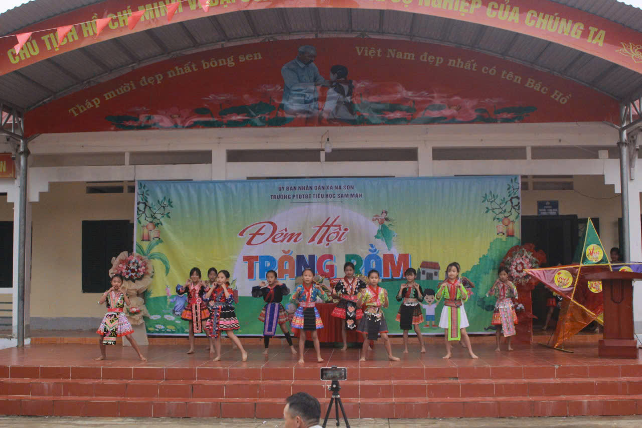 Ảnh đêm hội trăng rằm 2025