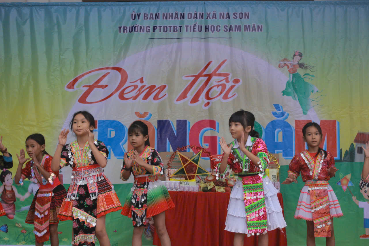 Ảnh đêm hội trăng rằm 2025